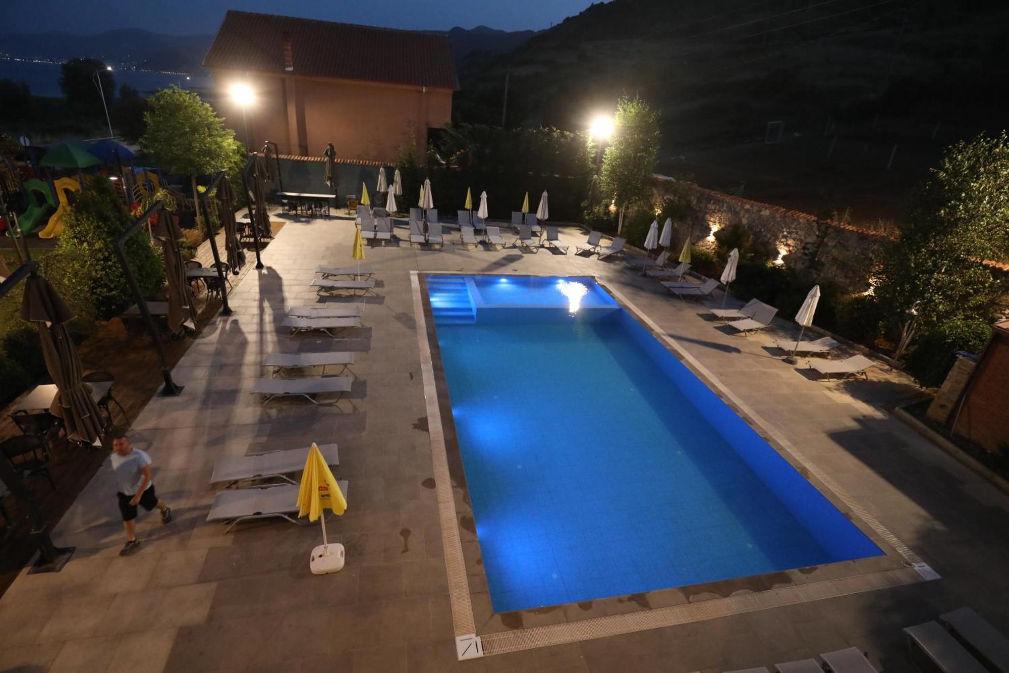 Toka Hotel Restaurant Udenisht Εξωτερικό φωτογραφία